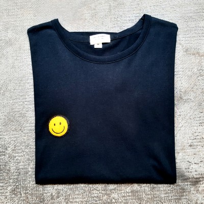 Camiseta smily negra