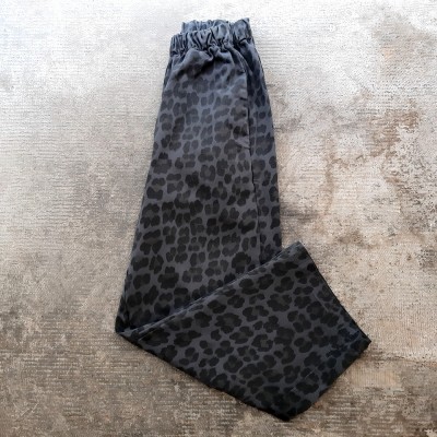 Pantalón loneta leopardo gris